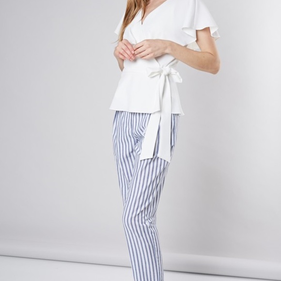 NWT Gorgeous white top with back detail - Picture 2 of 7